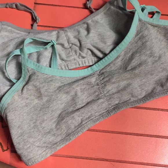 Bras - Picture 4 of 6